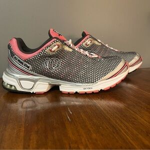 Women's Pearl Izumi
Syncro Infinity Running Shoes Sneakers Size 10.5
Gray Pink